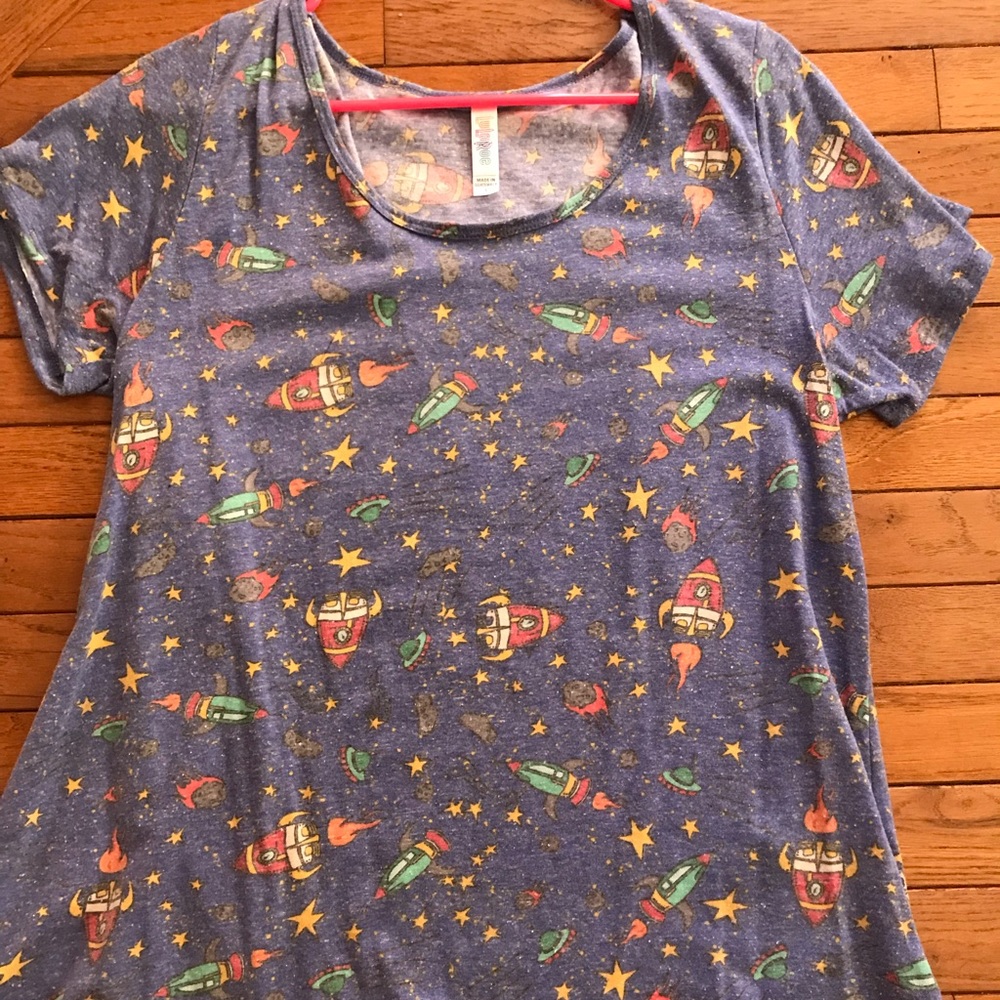 LuLaRoe Large Classic T